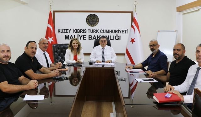 Maliye Bakanı Dr. Berova, Kıbrıs Türk Toplu Taşımacılar Birliği Heyetini Kabul Etti