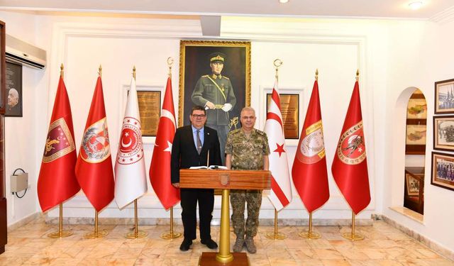 Bakan Berova, Kıbrıs Türk Barış Kuvvetleri Komutanı Kılınç’ı ziyaret etti