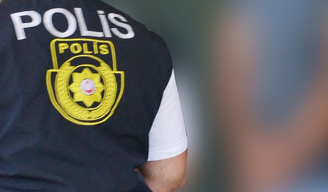 Polis evine baskın yaptı, tespit edilemeyen bir maddeyi yuttu: Hayatını kaybetti!