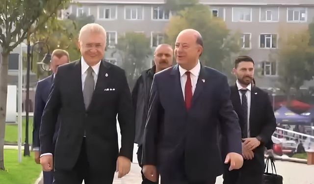 Dinçyürek, İstanbul Aydın Üniversitesi Tıp Fakültesi’ni ziyaret etti