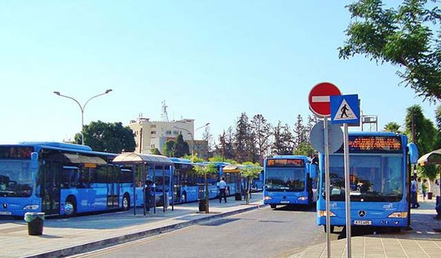 Güney Kıbrıs’ta “otobüs krizi” nedeniyle yaklaşık 6 bin öğrenci okula gidemedi