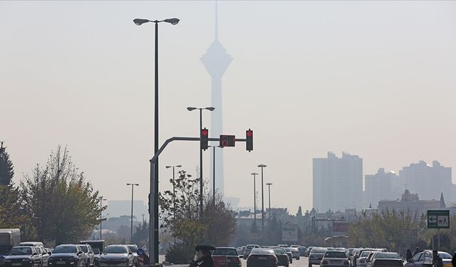 Tahran’da hava kirliliği "kırmızı alarm" seviyesinde