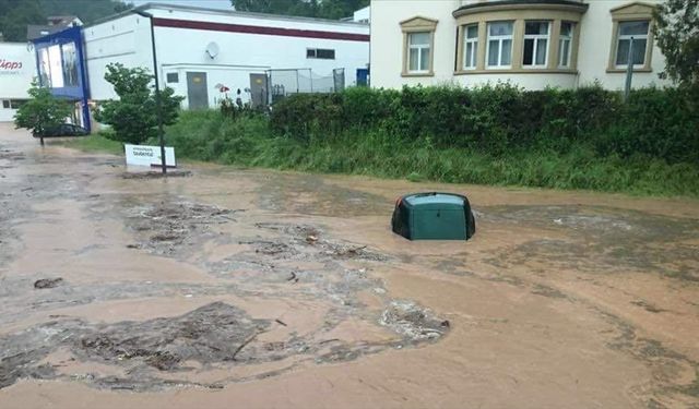 Almanya'da şiddetli yağış hayatı olumsuz etkiliyor