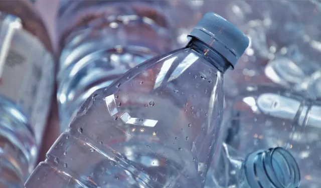 Uzmanlardan pet şişe uyarısı: 1 litrelik şişede 240 bin adet var