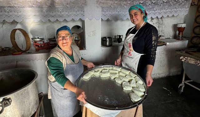 Geleneksel hellim yapımı KKTC'ye gelen turistlerin yeni gözdesi oldu