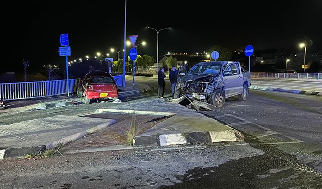 Güney Kıbrıs’ta feci kaza 4 kişi hayatını kaybetti