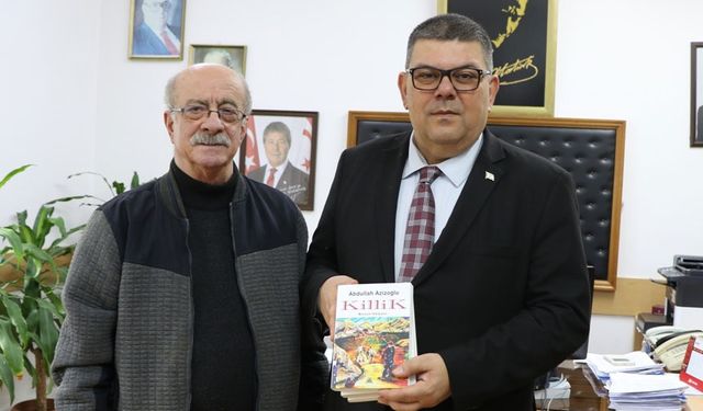 Abdullah Azizoğlu, son kitabını Maliye Bakanı Berova’ya takdim etti