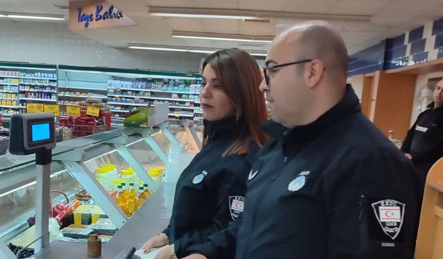 Gazimağusa Belediyesi marketlerdeki tartıları denetledi