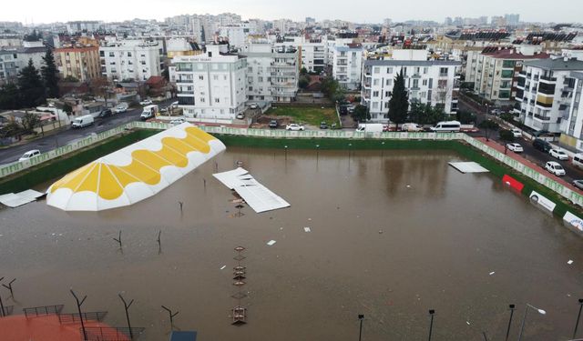 Antalya'daki şiddetli yağışlarda 3 bin 862 binada su baskını yaşandı