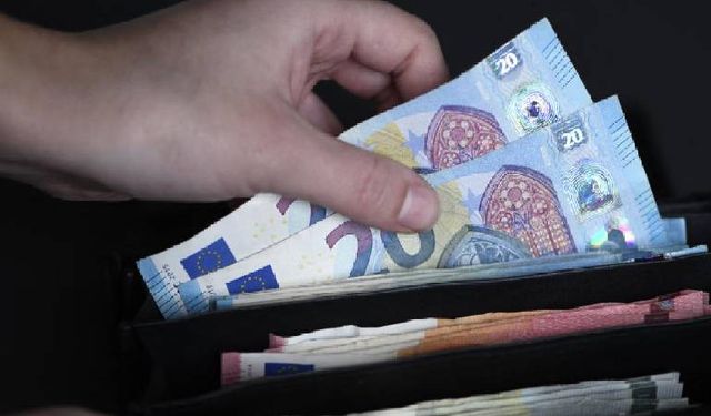 Hem maaş hem de emekli maaşı alan Rum devlet yetkililerinin adı açıklandı
