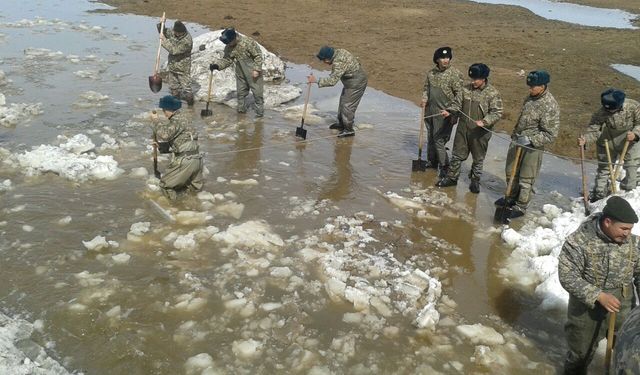 Kazakistan'da kar suyunun taşması sonucu 2 binden fazla kişi tahliye edildi