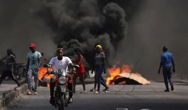Haiti sokaklarında dehşet: Yüzlerce mahkum hapishaneden kaçtı