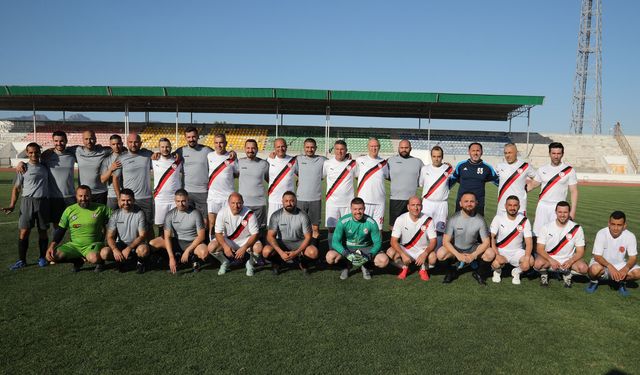 Cumhuriyet Meclisi ve Barolar Birliği futbol takımları dostluk maçı yaptı