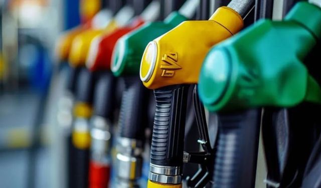 Türkiye'de benzine ve motorine zam geldi; litresi 42 lirayı aştı!