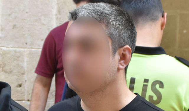 Eşine trafik cezası kesen polise yumruk atıp parmağını kırdı