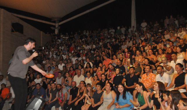 Güzelyurt Portakal Festivali’nde Karadeniz müziği sanatçısı Ekin Uzunlar sahne aldı