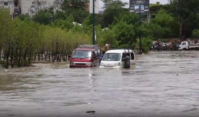 Pakistan'da muson yağmurlarının neden olduğu sellerde 14 kişi öldü