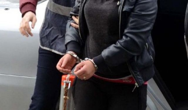 Uçakta yanında oturan yolcuya KKTC’de emlakçı olduğunu söyleyen Alman kadın tutuklandı