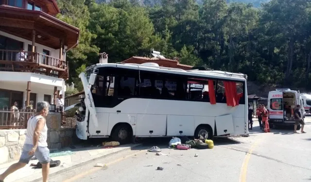 Türkiye'den üzen haber... Tur midibüsünün freni patladı: 1 ölü 32 yaralı