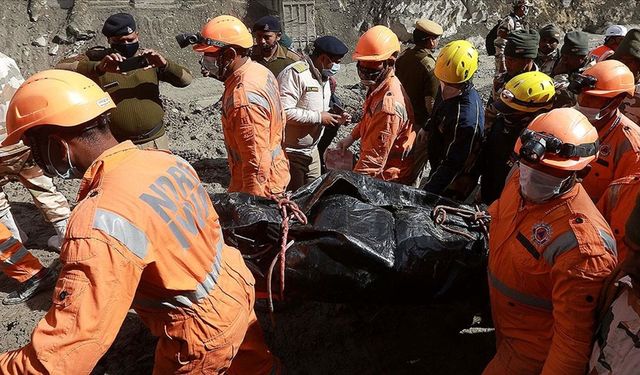 Hindistan'da yıldırım düşmesi sonucu 63 kişi hayatını kaybetti