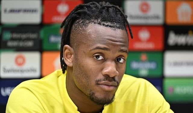 Belçikalı futbolcu Batshuayi, Galatasaray'da forma giyeceği için gurur duyuyor