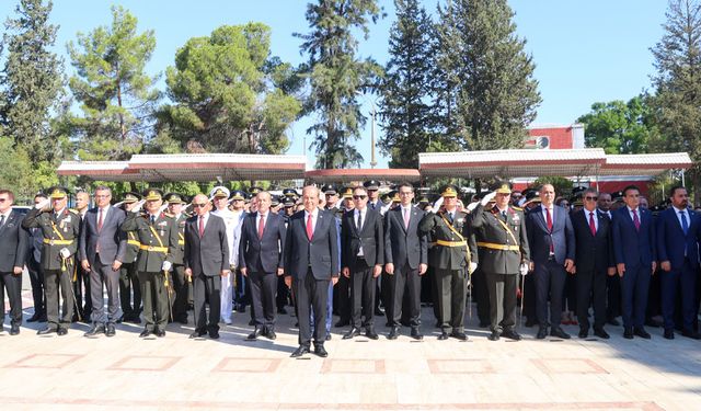 Atatürk Anıtı'nda tören yapıldı