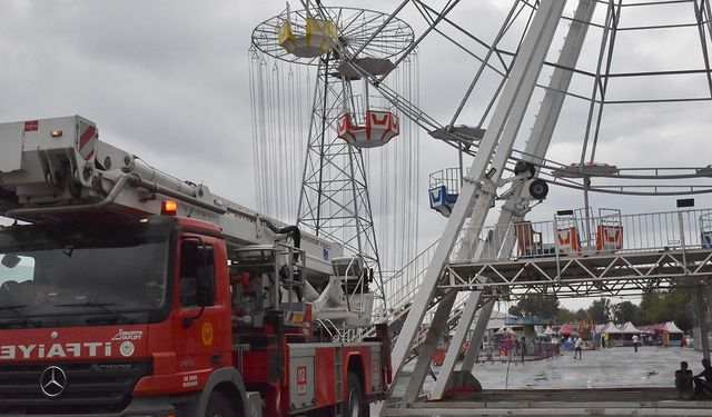 Yer Trabzon... Elektrik kesilince dönme dolapta mahsur kaldılar