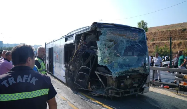 İstanbul'da metrobüs kazası: 1 ölü, 2'si ağır 38 yaralı