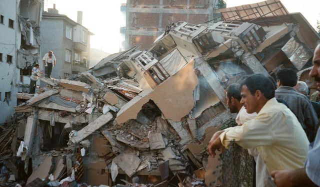 “Vatandaşlar her an meydana gelebilecek bir depreme karşı hazırlıklı olsun”