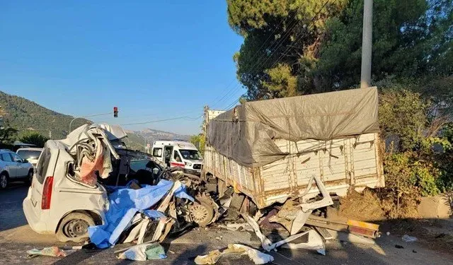 Manisa'da düğün dönüşü üzen kaza: 4 ölü, 3 ağır yaralı