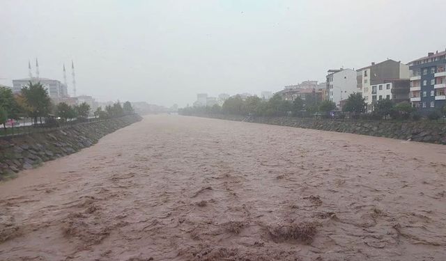 Trabzon'u sağanak vurdu, hastane tahliye edildi