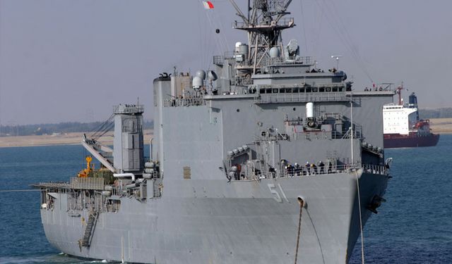 ABD amfibi çıkartma gemisi USS Oak Hill Larnaka’da