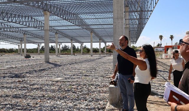 İskele Belediye Başkanı Sadıkoğlu, devam eden proje çalışmalarını inceledi