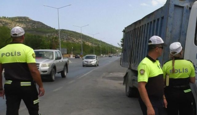 Trafikte kamyon araçlara yönelik denetim… 8 sürücüye yasal işlem