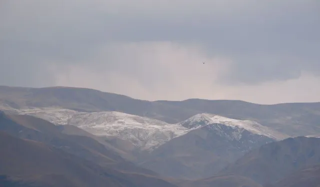 Mevsimin ilk karı yağdı! Hava sıcaklığı 10 derece birden düştü