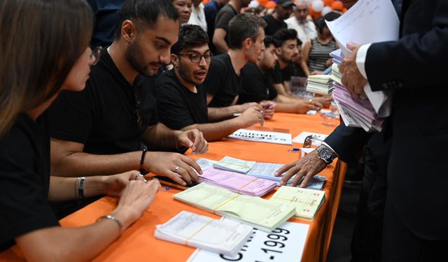 UBP’de kurultay… Oy verme işlemi gece saat 12’ye kadar uzatıldı!