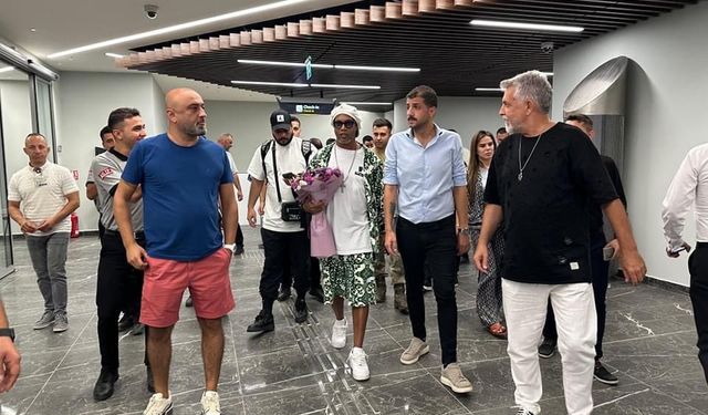 Dünya yıldızı Ronaldinho KKTC’ye geldi