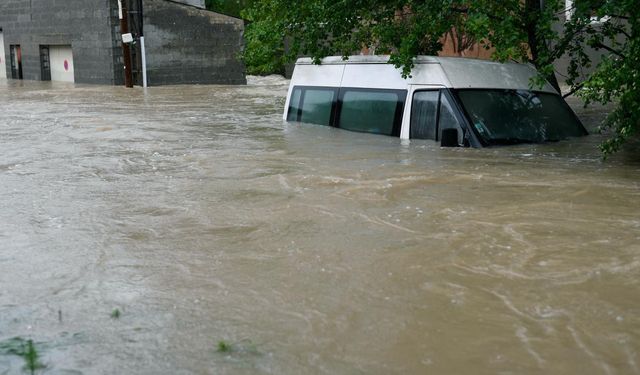 Fransa'da şiddetli yağışlar nedeniyle 6 vilayette sel alarmı