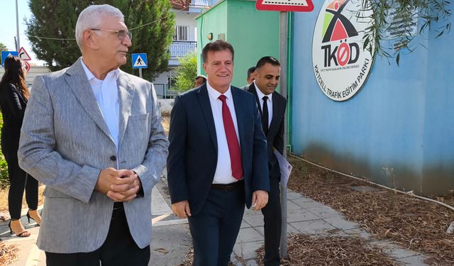 Bakanı Arıklı, Eğitim Parkı’nda incelemelerde bulundu