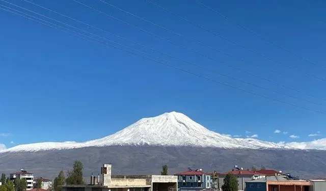 Ağrı Dağı karla kaplandı