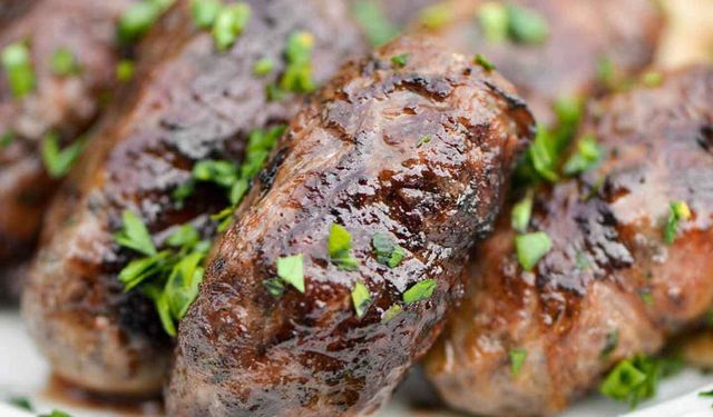 75 metrelik şeftali kebabıyla Guiness Rekorlar Kitabı’na girdiler