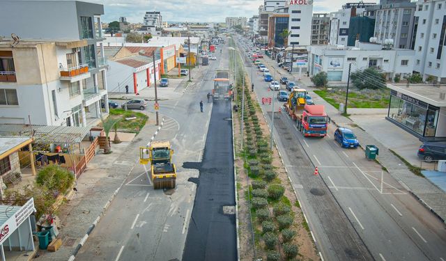 Gazimağusa Belediyesi yol ve kaldırım çalışmalarına devam ediyor