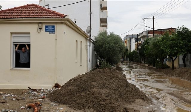 Yunanistan'da şiddetli yağışlar toprak kaymasına yol açtı