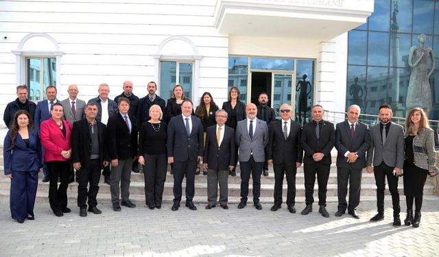 Meclis Başkanı Öztürkler, Girne Üniversitesi’nde sempozyum açılışına katıldı