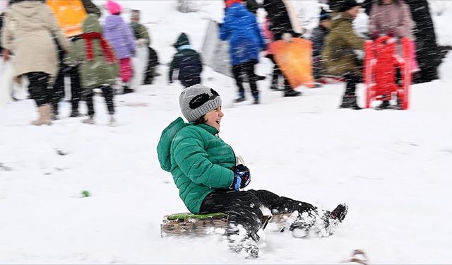 Türkiye'nin bazı illerinde kar yağışı dolayısıyla okullar tatil edildi