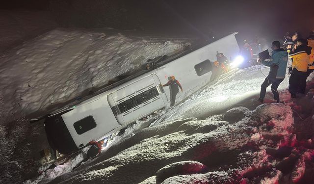 Bingöl'de yolcu otobüsü devrildi: 4 ölü, 32 yaralı