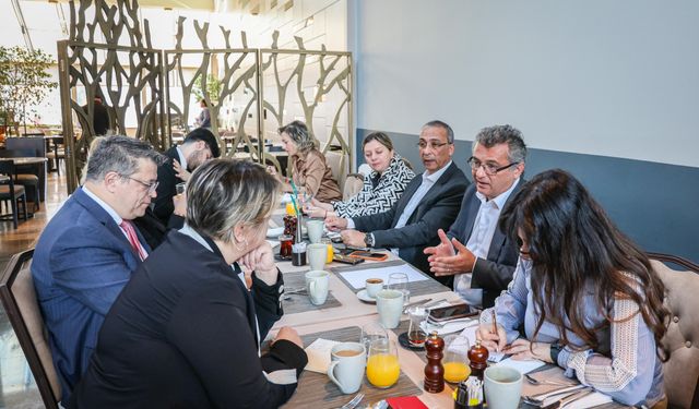 Erhürman Ankara’da gazetecilerle bir araya geldi