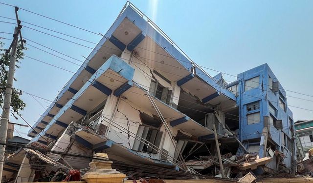 Myanmar'daki depremlerde can kaybı 3 bin 689'a yükseldi!