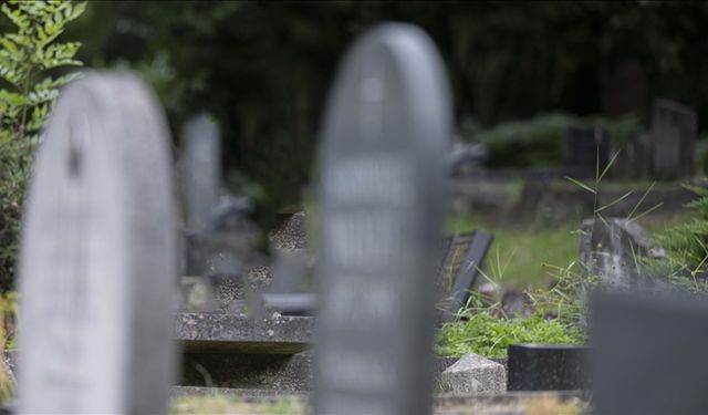 İngiltere'deki mezarlıkta çoğu Müslüman çocuklara ait 85 mezar levhası tahrip edildi