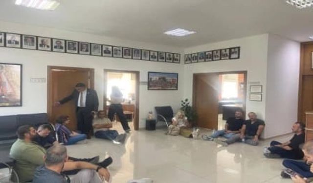 KTOEÖS, Milli Eğitim Bakanlığında şok oturma eylemi başlattı